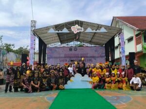 Read more about the article Nuansa Baju Adat Nasional Warnai HUT ke-29 SMPN 20 Malang